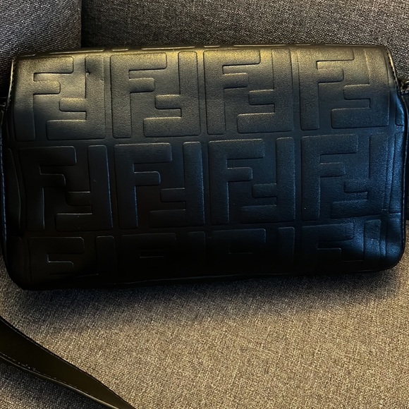 Fendi Baguette Logo Shoulderbag - Picture 9 of 16